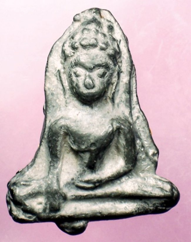 พระร่วงนั่งเข่ากว้าง ชินเงิน กรุเขาพนมเพลิง พระร่วงนั่งเข่ากว้าง ชินเงิน กรุเขาพนมเพลิง