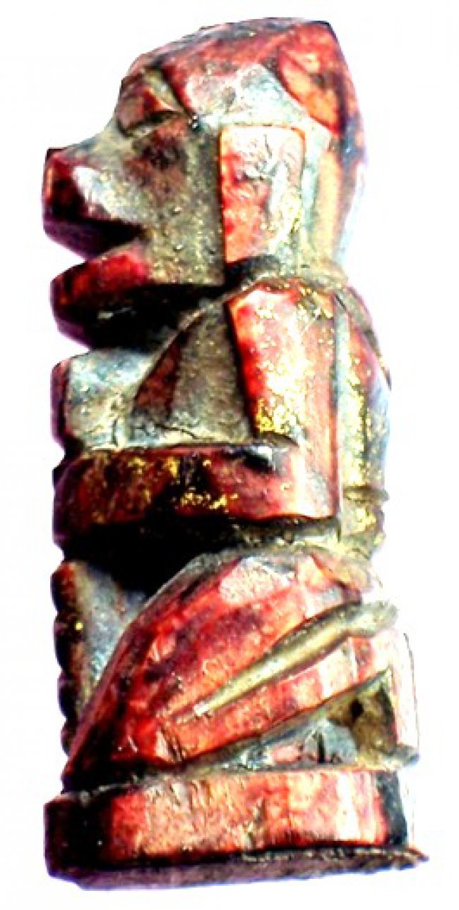 ลิงไม้แกะจับหลัก จารที่ใต้ฐาน ทาแชลแลค ลงรักปิดทองเก่า