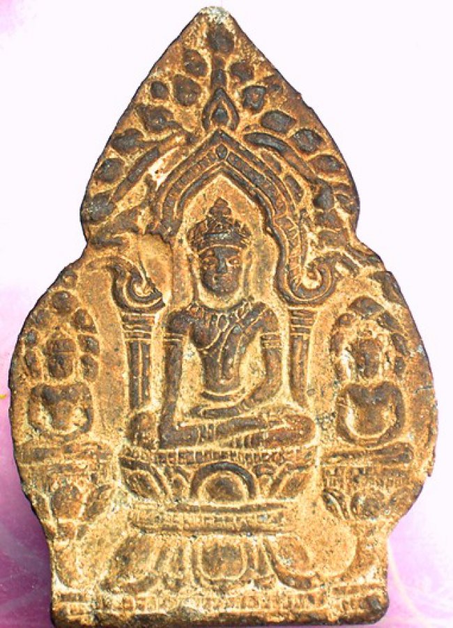 พระสาม พิมพ์ซุ้มกรแต เนื้อชินสนิมแดง กรุเขาพนมเพลิว ศรีสัชนาลัย